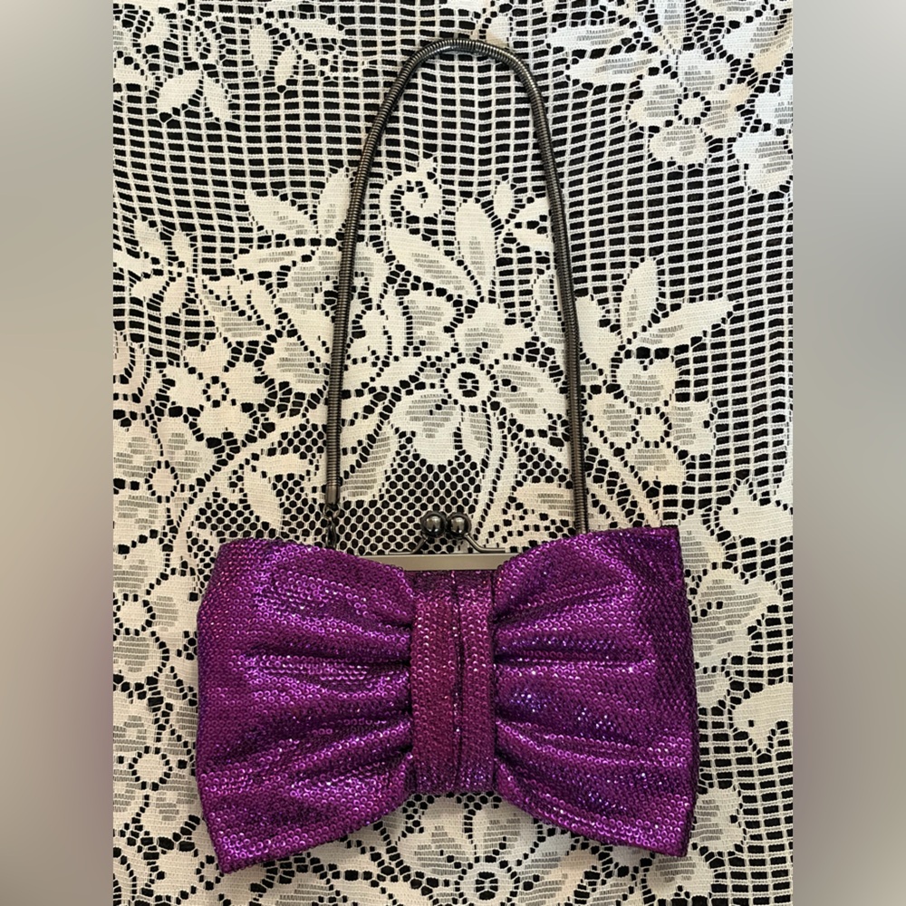 🎀Betseyville 💜 Betsey Johnson Purple Sequin Kiss-Lock Bow Clutch Purse